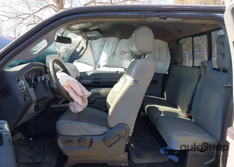 2014 Ford F-250 Xlt z USA, uszkodzony, nr VIN 1FT7X2B60EEB19118